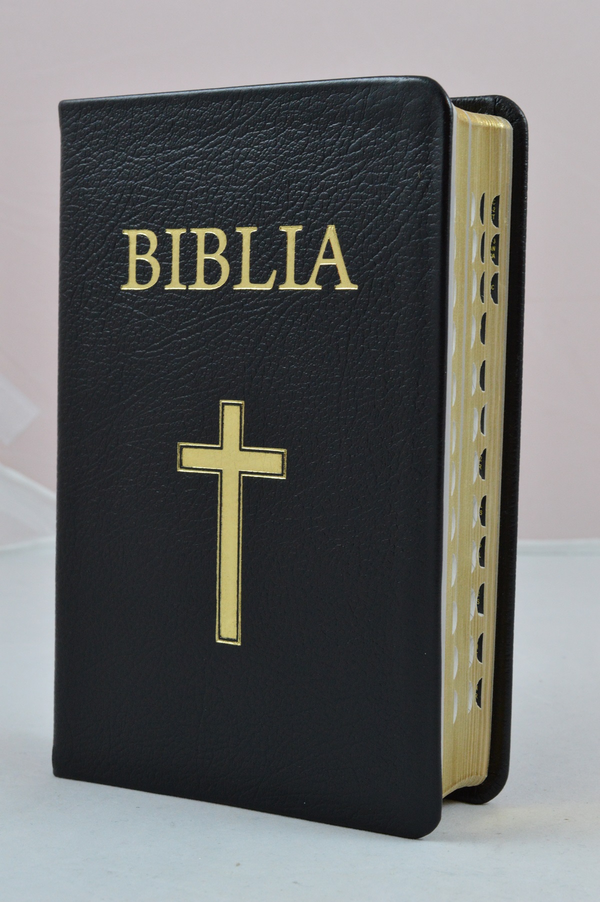 Biblia din piele neagra, mica, cu index pe lateral [053 PR]