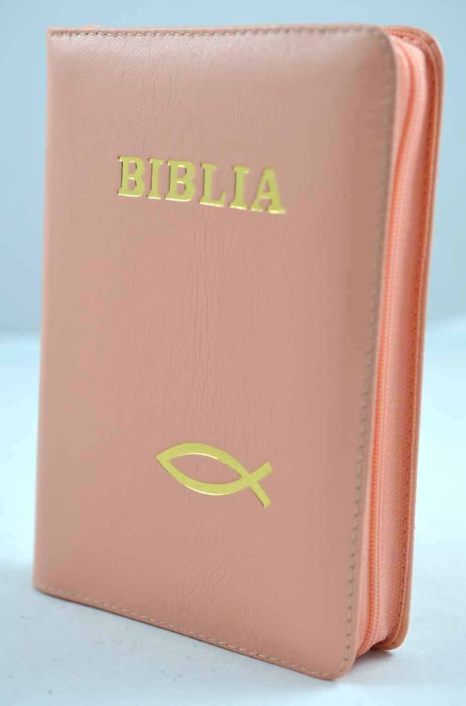 Biblia format mic, din piele, culoare roz pal, index, fermoar, margini argintii, simbolul peste, cuv. lui Isus in rosu [047 PFI]