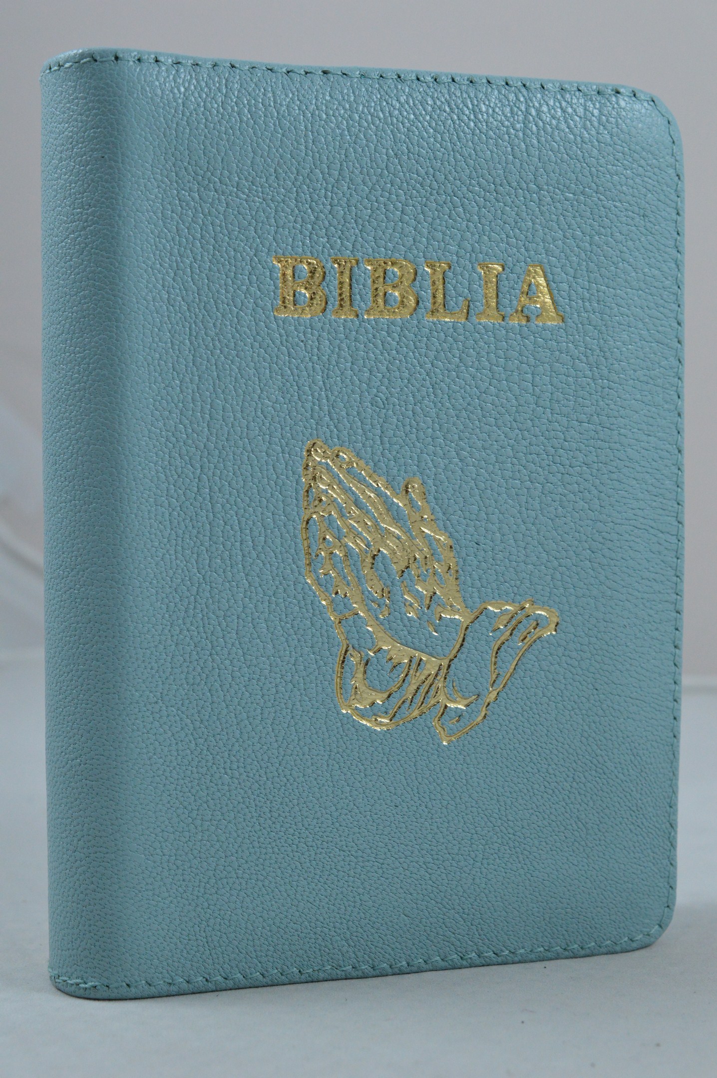 Biblie din piele, dimensiune mica, albastru ciel, fermoar, simbol maini in ruga, margini aurii, cuv. lui Isus in rosu [043 A]