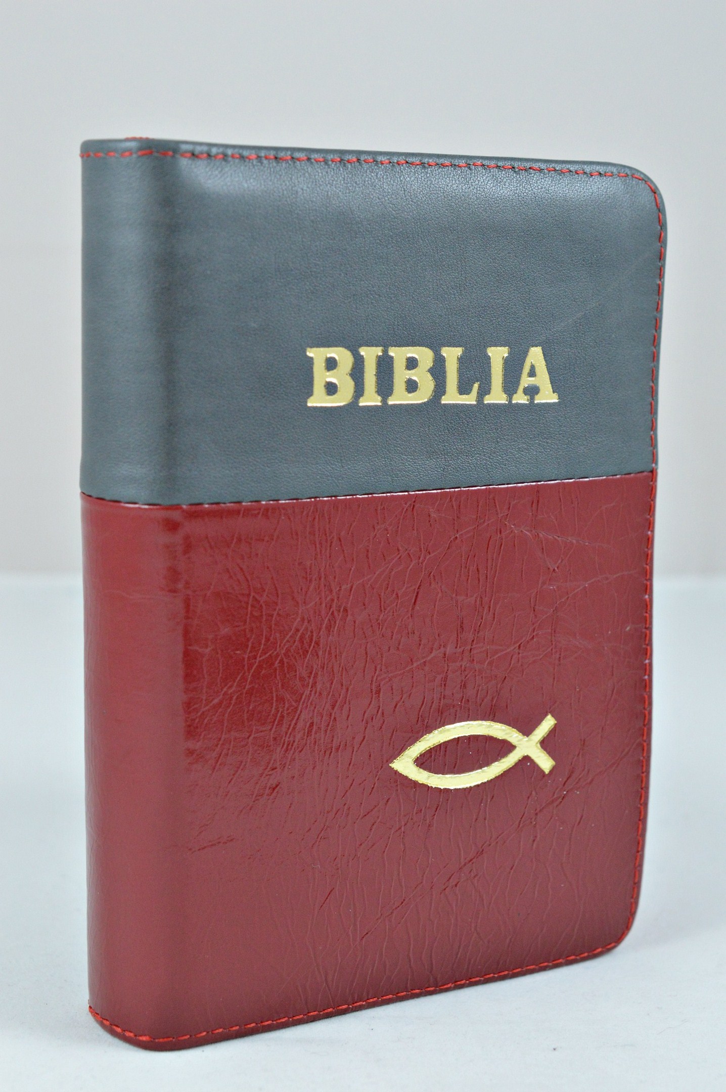 Biblie din piele, dimensiune mica, gri cu visiniu, fermoar, simbol peste, cuv. lui Isus in rosu [043 A]