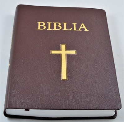 Szent Biblia - Biblia in maghiara, traducerea Karoli, foarte mare, cu scris foarte mare, coperta piele, visinie Szent Biblia - Biblia in maghiara, traducerea Karoli, foarte mare, cu scris foarte mare, coperta piele, visinie