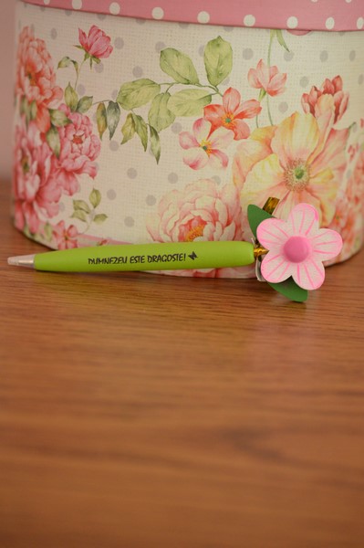 Pix cu mesaj crestin - Dumnezeu este dragoste!-verde Pix cu mesaj crestin - Dumnezeu este dragoste!-verde