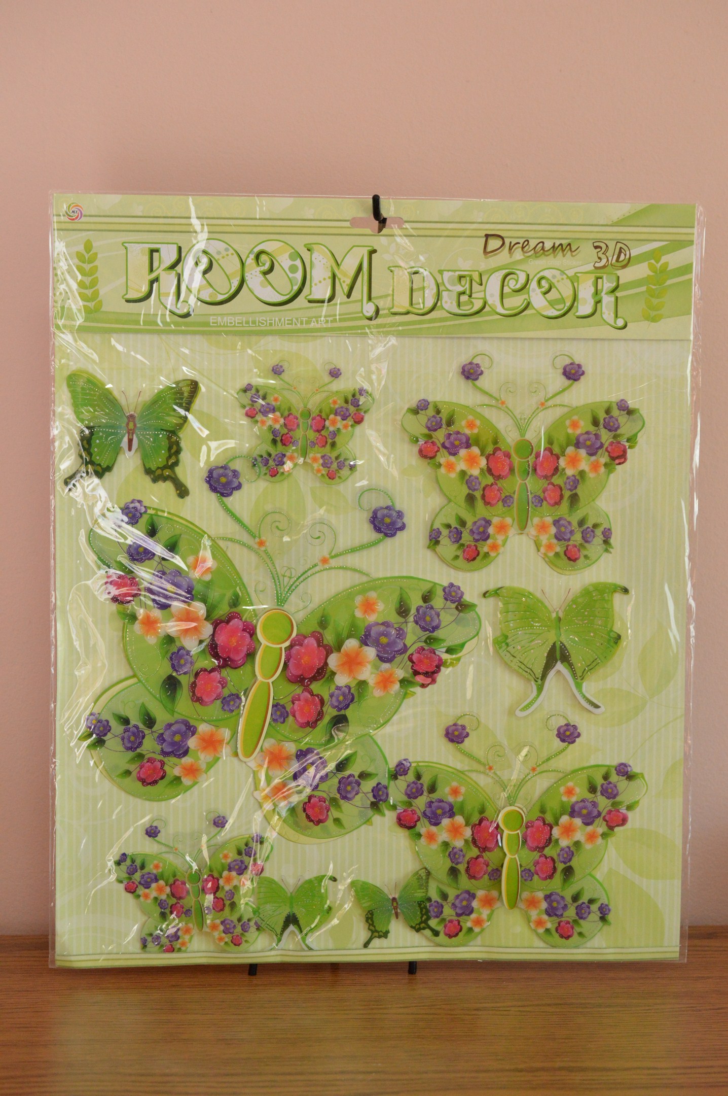 Fluturi decorativi 3D - model verde cu flori viu colorate Fluturi decorativi 3D - model verde cu flori viu colorate