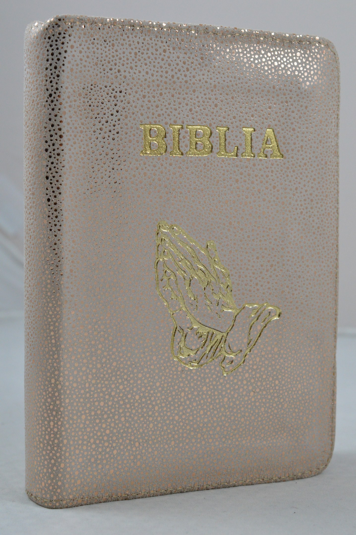 Biblie din piele, dimensiune mica, roz pal cu imprimeu auriu, fermoar, simbol maini in ruga, cuv. lui Isus in rosu [043 A]