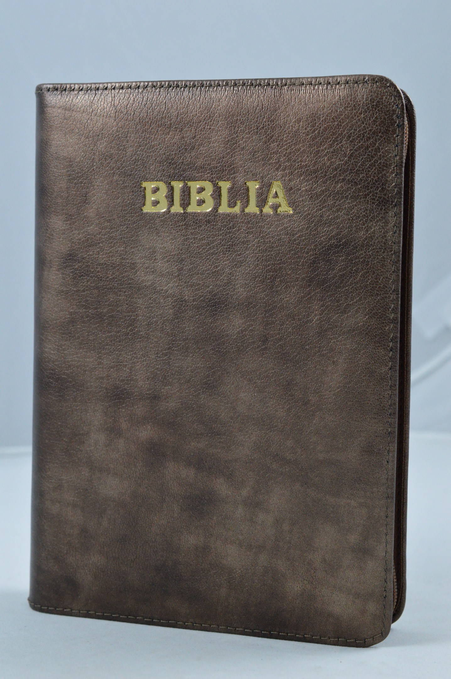 Biblia din piele, marime medie, nuante de maro, fermoar, aurita, cuv. lui Isus cu rosu [052]