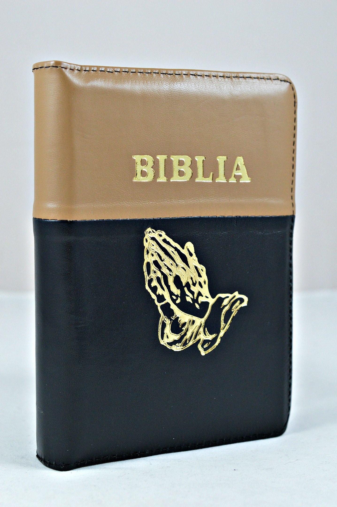 Biblie din piele, dimensiune mica, negru cu bej, fermoar, simbol maini in rugaciune, cuv. lui Isus in rosu [043 A]