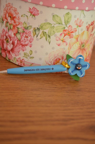 Pix cu mesaj crestin - Dumnezeu este dragoste!-albastru Pix cu mesaj crestin - Dumnezeu este dragoste!-albastru