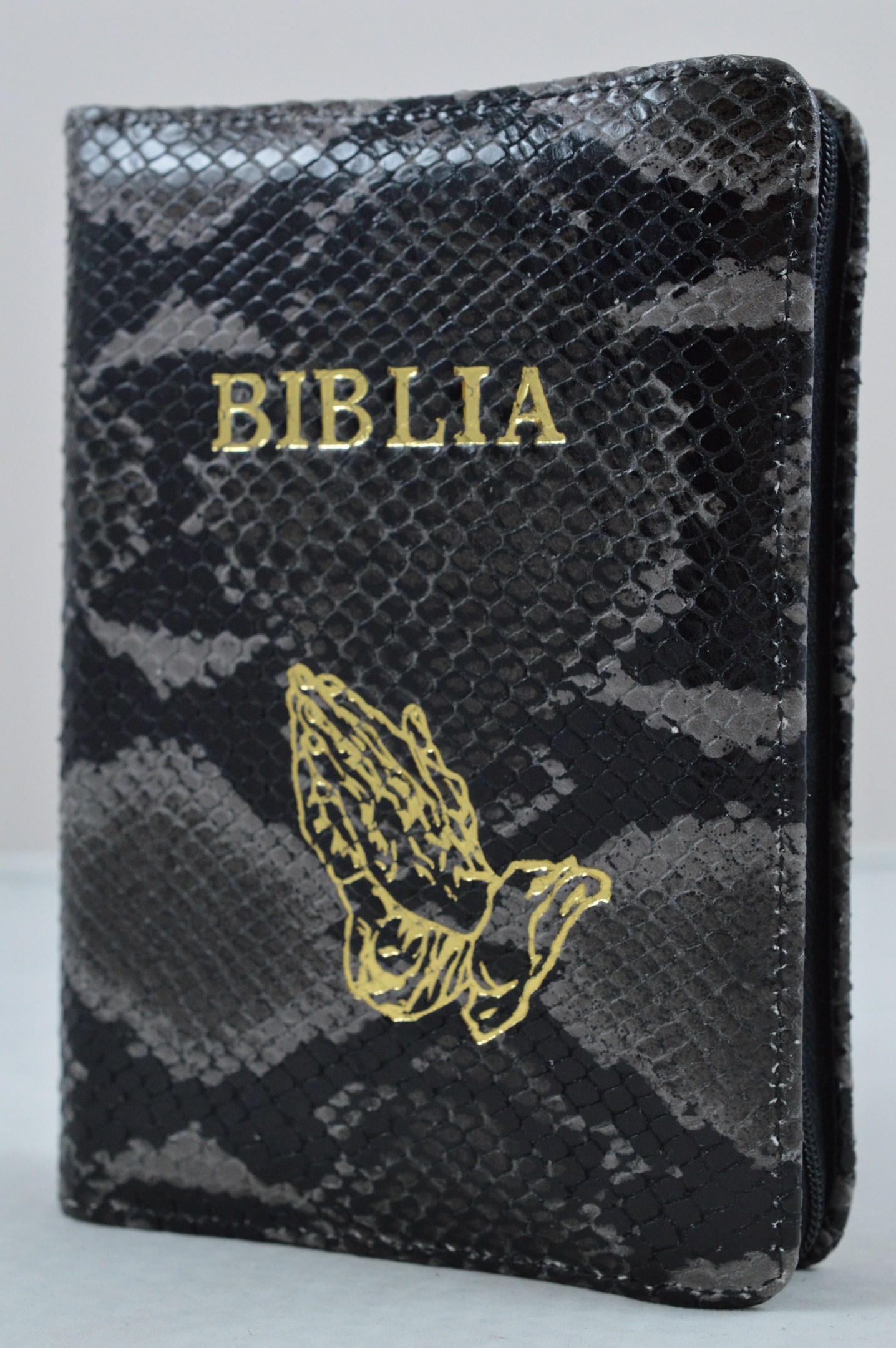 Biblie din piele, dimensiune mica, negru cu nuanta de gri, fermoar, simbol maini in ruga, cuv. lui Isus in rosu [043 A]