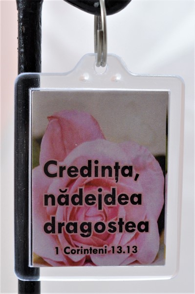 Breloc cu mesaj- Credinta, nadejdea, dragostea/Dumnezeu este dragoste Breloc cu mesaj- Credinta, nadejdea, dragostea/Dumnezeu este dragoste