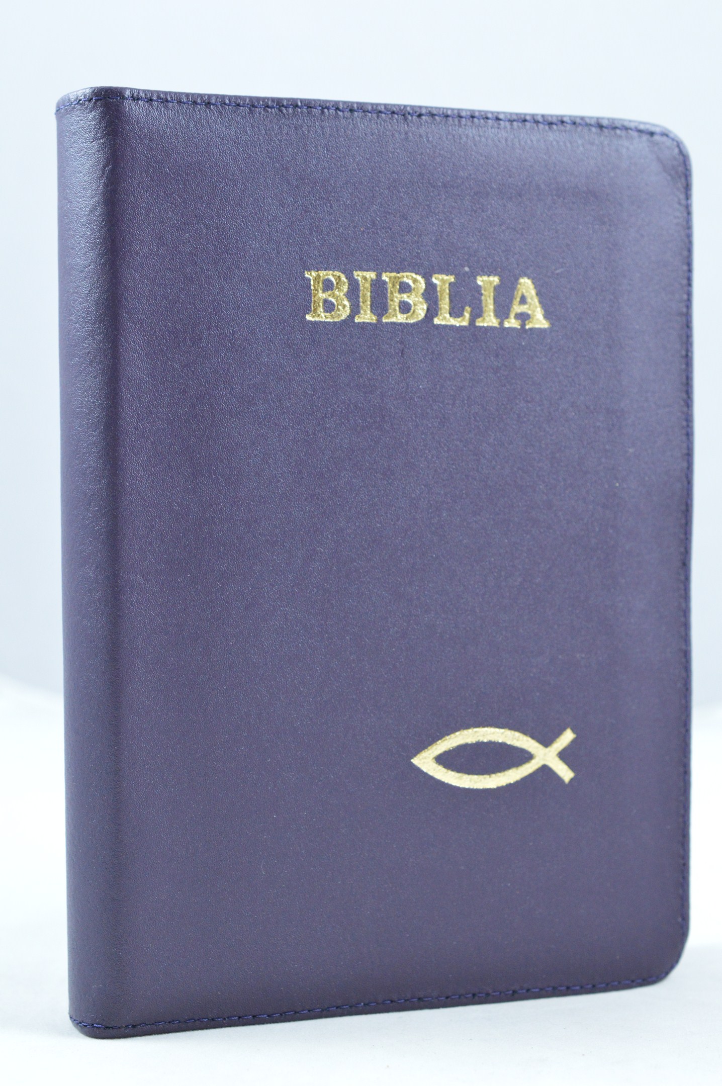 Biblia din piele, marime medie, mov inchis, fermoar, simbol peste, cuv. lui Isus cu rosu [053]
