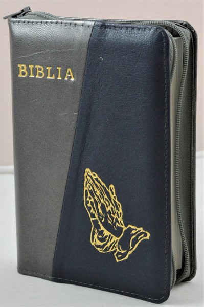 Biblie din piele, mica, gri inchis metalizat/bleumaren, fermoar, margini albe, simbolul maini in ruga, cuv. lui Isus in rosu [043 PF]
