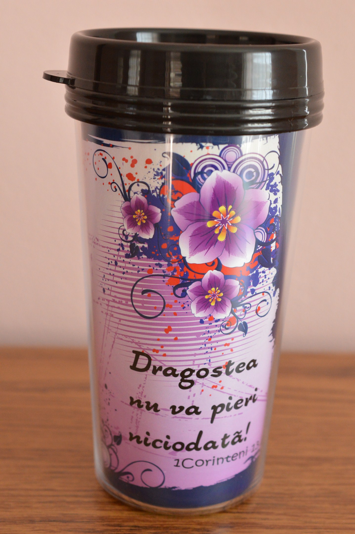 Cana termoizolanta -  Dragostea nu va pieri niciodata (9x17cm) Cana termoizolanta -  Dragostea nu va pieri niciodata (9x17cm)