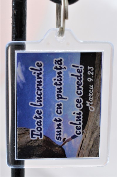 Breloc cu mesaj-Cine cere capata/Toate lucrurile sunt cu putinta