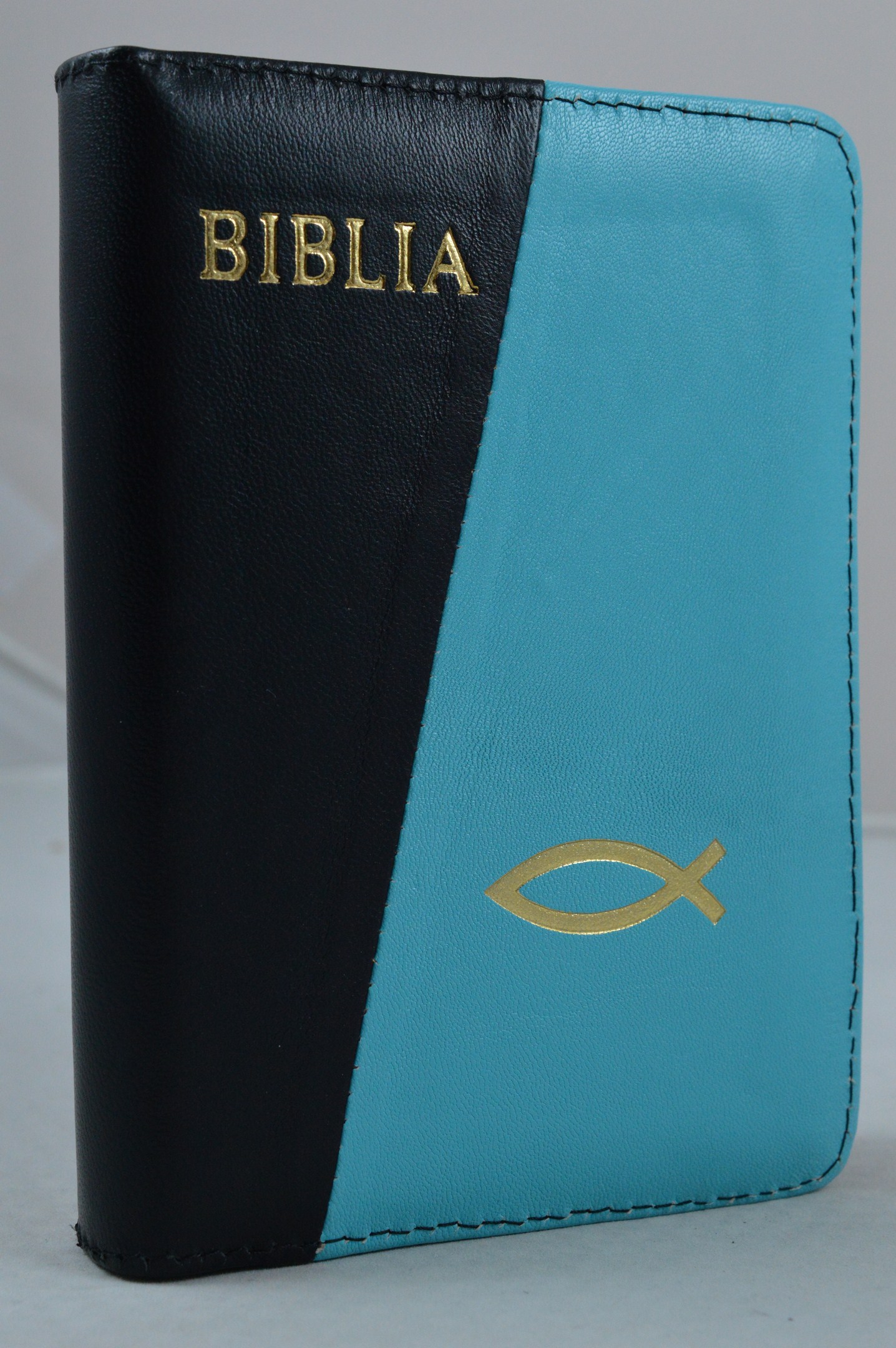 Biblia format mic, din piele, culoare negru/albastru turcoaz, index, fermoar, margini argintii, cu peste, cuv. lui Isus in rosu [047 PFI]