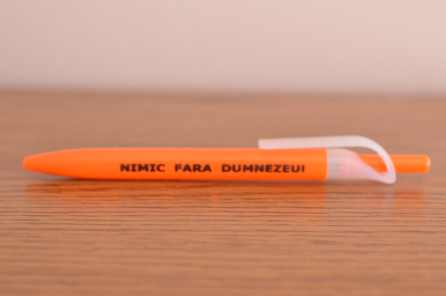 Pix cu mesaj crestin - NIMIC FARA DUMNEZEU-portocaliu Pix cu mesaj crestin - NIMIC FARA DUMNEZEU-portocaliu