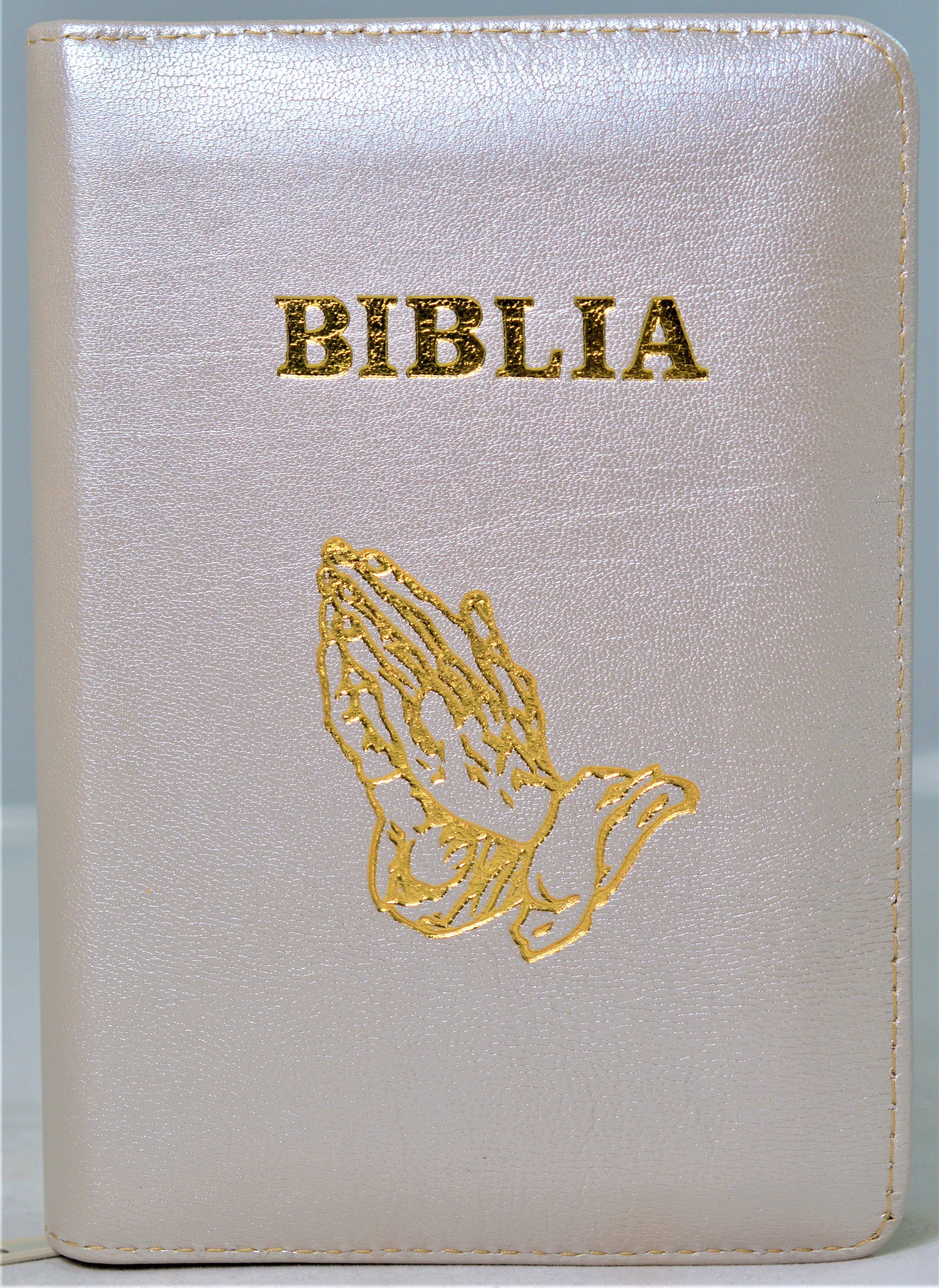 Biblie din piele, mica, auriu sidefat, fermoar, margini albe, simbolul maini in ruga, cuv. lui Isus in rosu [043 PF]