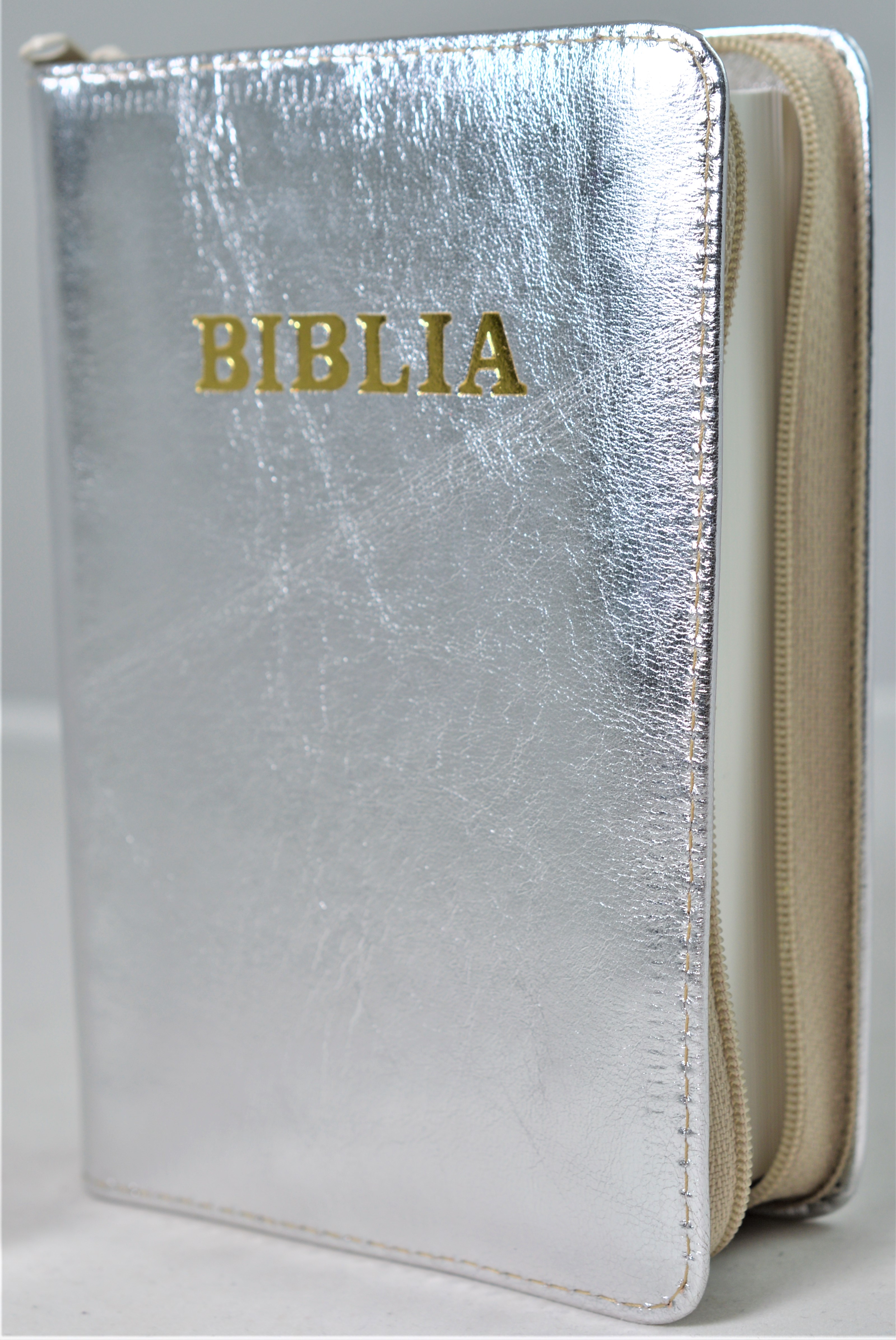 Biblie din piele, mica, argintiu sidefat, fermoar, margini albe, cuv. lui Isus in rosu [043 PF]