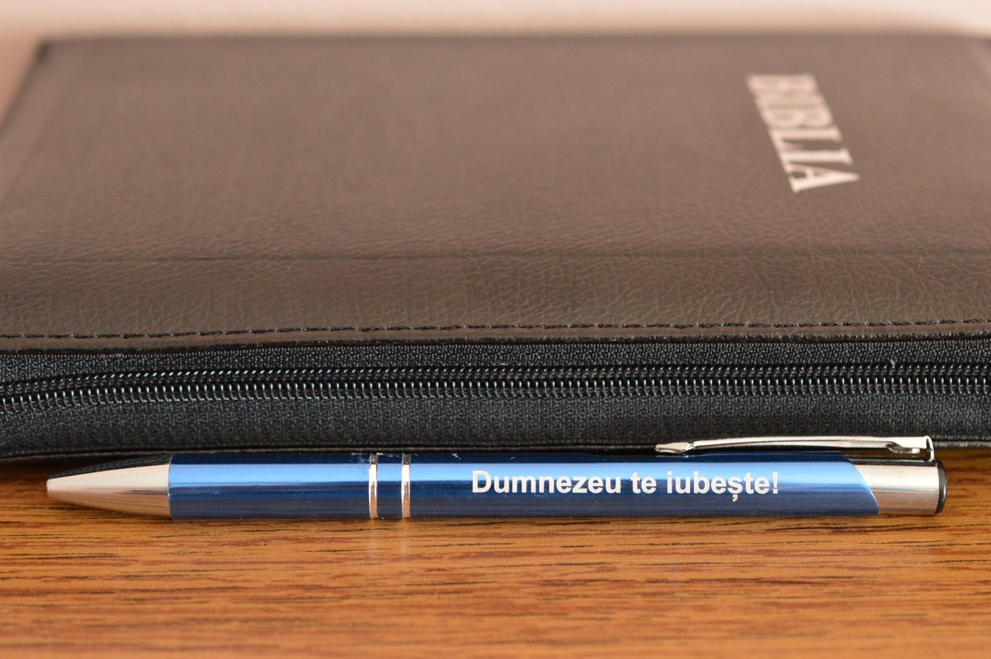 Pix cu mesaj crestin - Dumnezeu te iubeste! Pix cu mesaj crestin - Dumnezeu te iubeste!