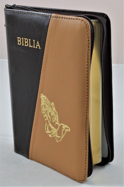 Biblia din piele, medie, maro inchis/cafeniu, fermoar, aurita, simbolul maini in ruga, cuv. lui Isus cu rosu [052]