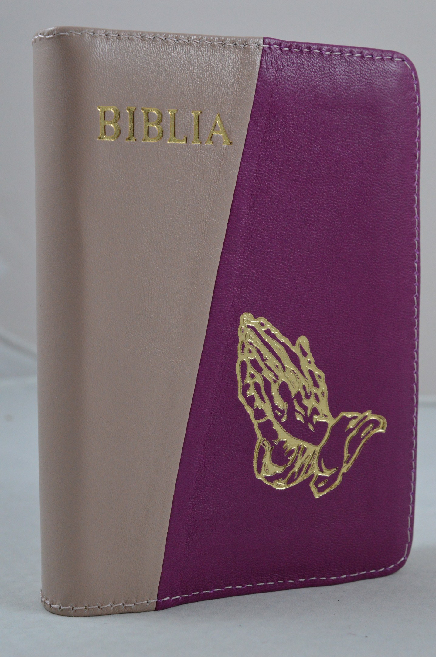 Biblia format mic, din piele, culoare cappuccino / mov index, fermoar, margini argintii, cu maini in ruga, cuv. lui Isus in rosu [047 PFI]