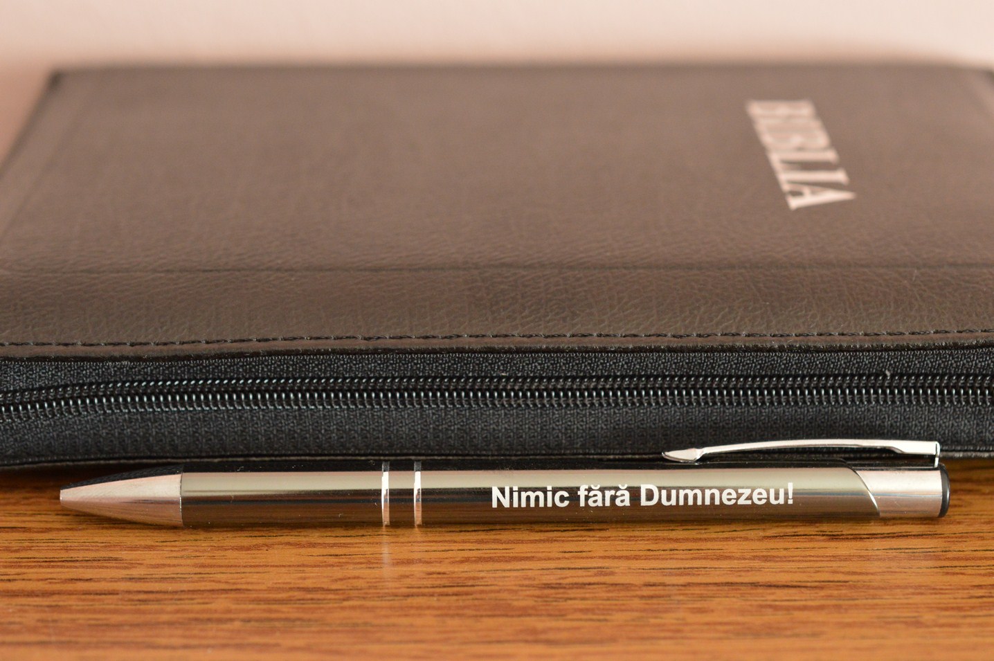 Pix cu mesaj crestin - Nimic fara Dumnezeu! Pix cu mesaj crestin - Nimic fara Dumnezeu!