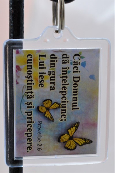 Breloc cu mesaj- Caci Domul da intelepciune/Veniti sa cantam Breloc cu mesaj- Caci Domul da intelepciune/Veniti sa cantam