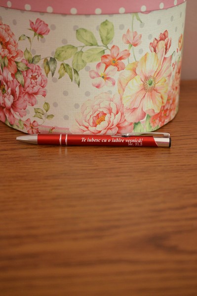 Pix cu mesaj crestin - Te iubesc cu o iubire vesnica! (ROSU) Pix cu mesaj crestin - Te iubesc cu o iubire vesnica! (ROSU)