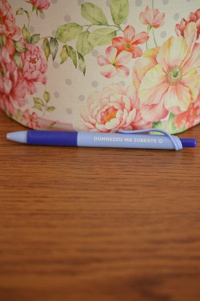 Pix cu dedicatie -Dumnezeu ma iubeste!(albastru) Pix cu dedicatie -Dumnezeu ma iubeste!(albastru)