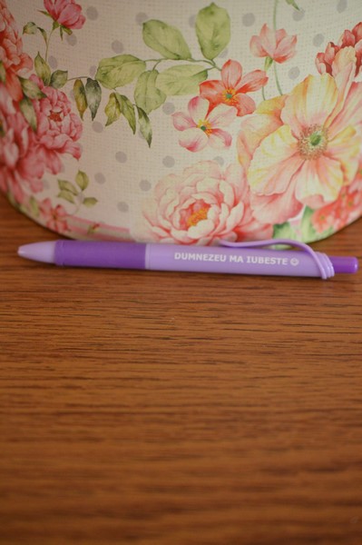 Pix cu dedicatie -Dumnezeu ma iubeste!(mov) Pix cu dedicatie -Dumnezeu ma iubeste!(mov)