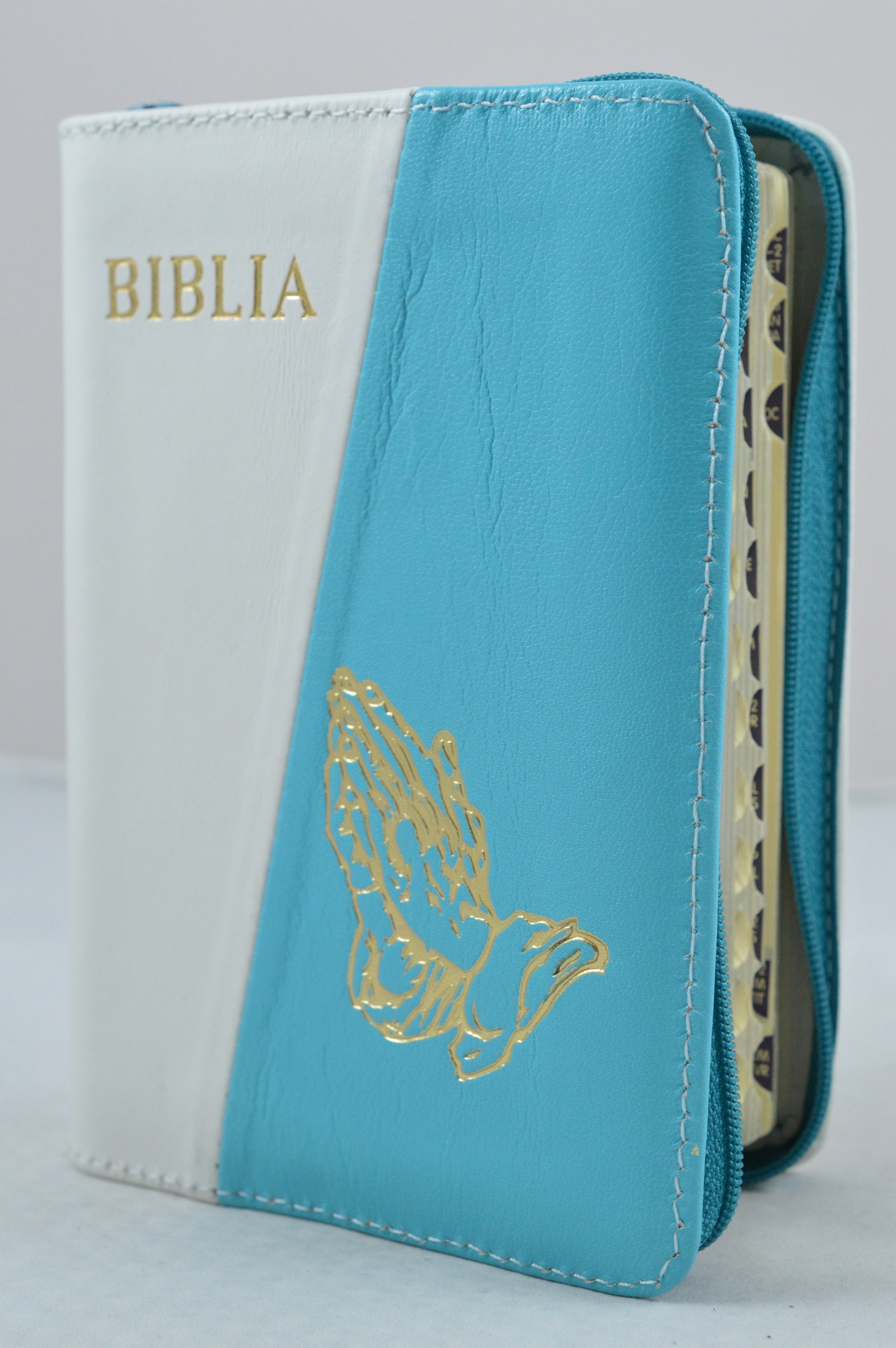 Biblia format mic, din piele, culoare alb/albastru turcoaz, fermoar, margini argintii, cu maini in ruga, cuv. lui Isus in rosu [047 PFI]