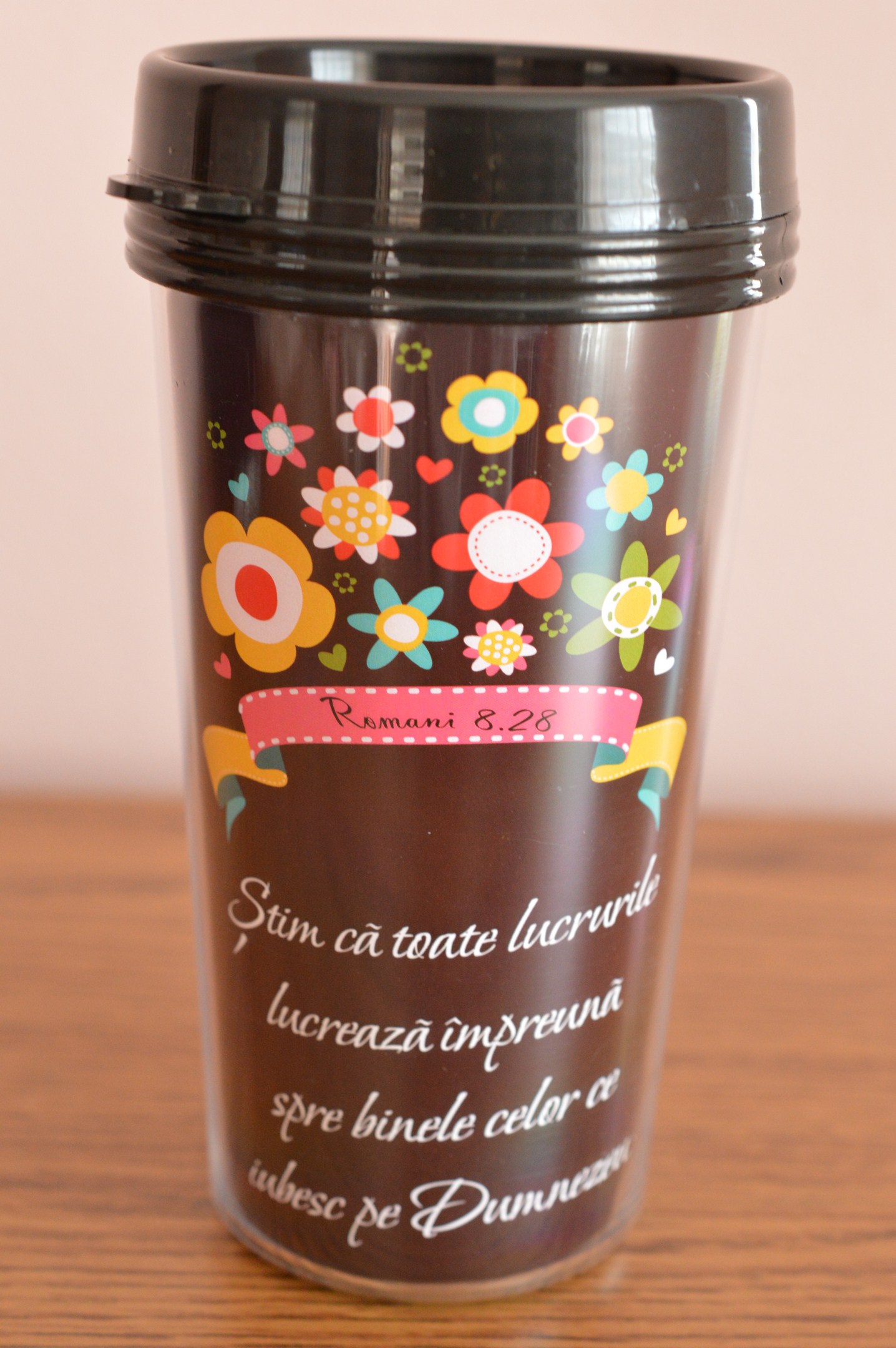 Cana termoizolanta -  Stim ca toate lucrurile lucreaza ... Romani 8.28  (9x17cm) Cana termoizolanta -  Stim ca toate lucrurile lucreaza ... Romani 8.28  (9x17cm)