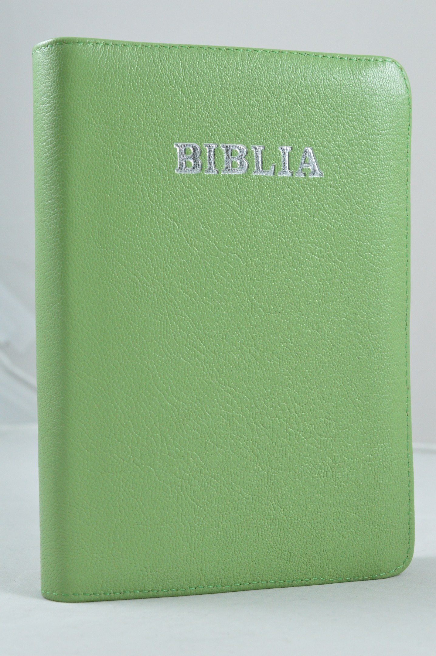 Biblie din piele, marime medie, verde  , simpla, fermoar, index, margini aurii, cuv. lui Isus cu rosu [SB 057 PFI]