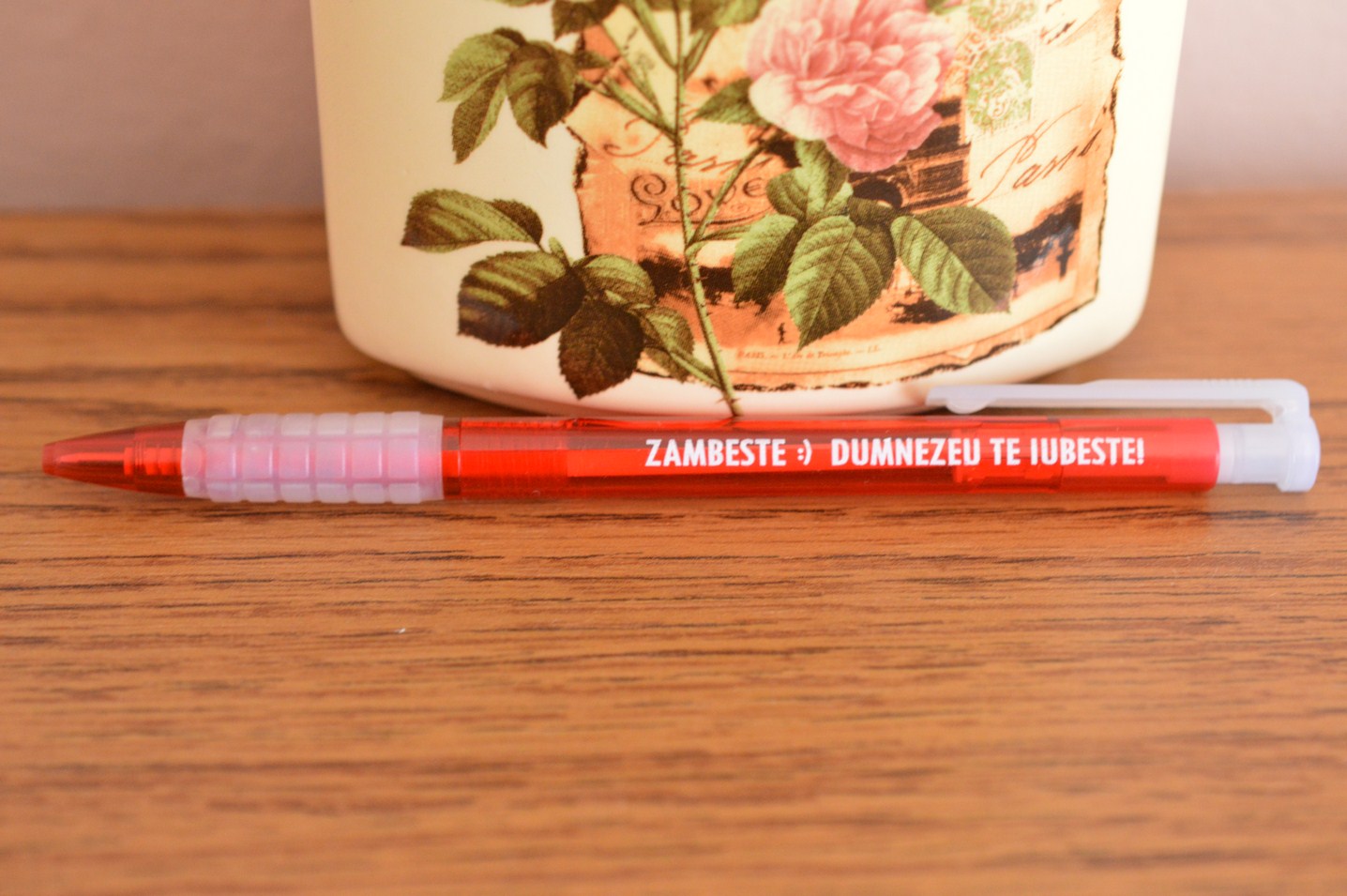 Pix cu mesaj crestin - Zambeste , Dumnezeu te iubeste! Pix cu mesaj crestin - Zambeste , Dumnezeu te iubeste!