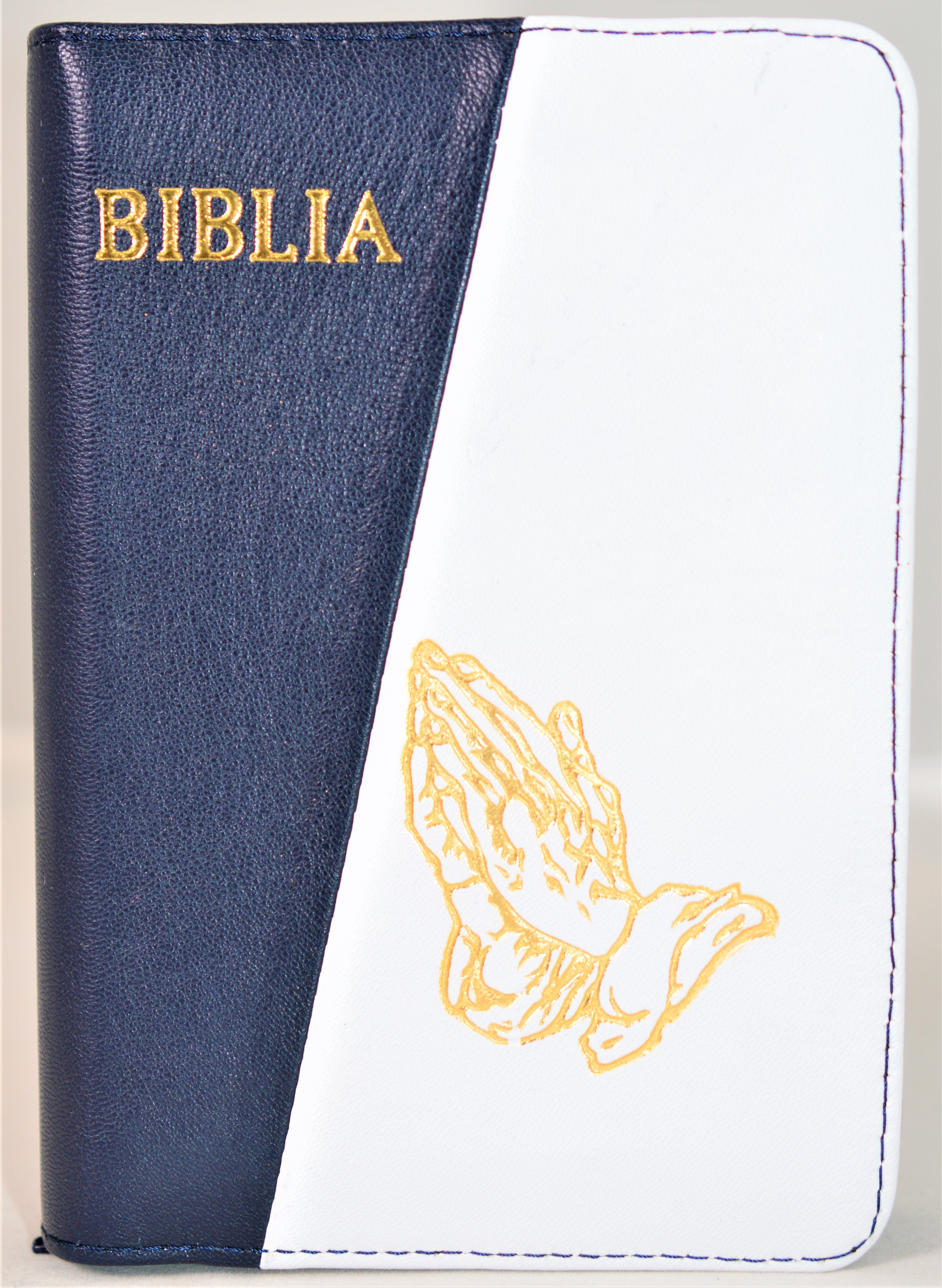 Biblie din piele, mica, culoare bleumarin/alb, fermoar, margini albe, simbolul maini in ruga, cuv. lui Isus in rosu [043 PF]