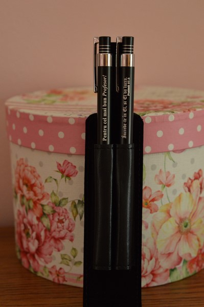 SET PIX SI CREION NEGRU SATINAT -INCREDE-TE IN EL, SI EL VA LUCRA / PENTRU CEL MAI BUN PROFESOR SET PIX SI CREION NEGRU SATINAT -INCREDE-TE IN EL, SI EL VA LUCRA / PENTRU CEL MAI BUN PROFESOR