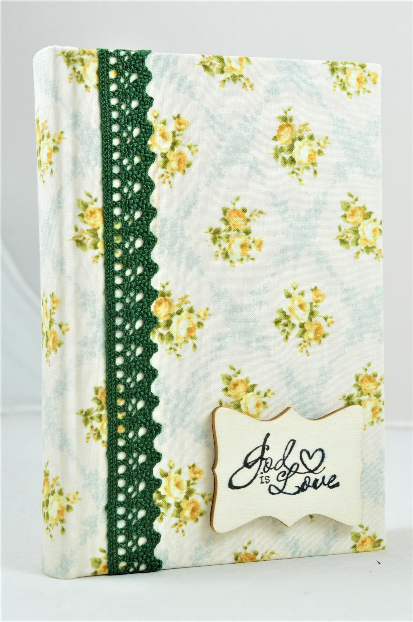 Biblia handmade, marime medie, coperta cartonata textila, model floral - God is Love, margini aurii [SI 052 HM]
