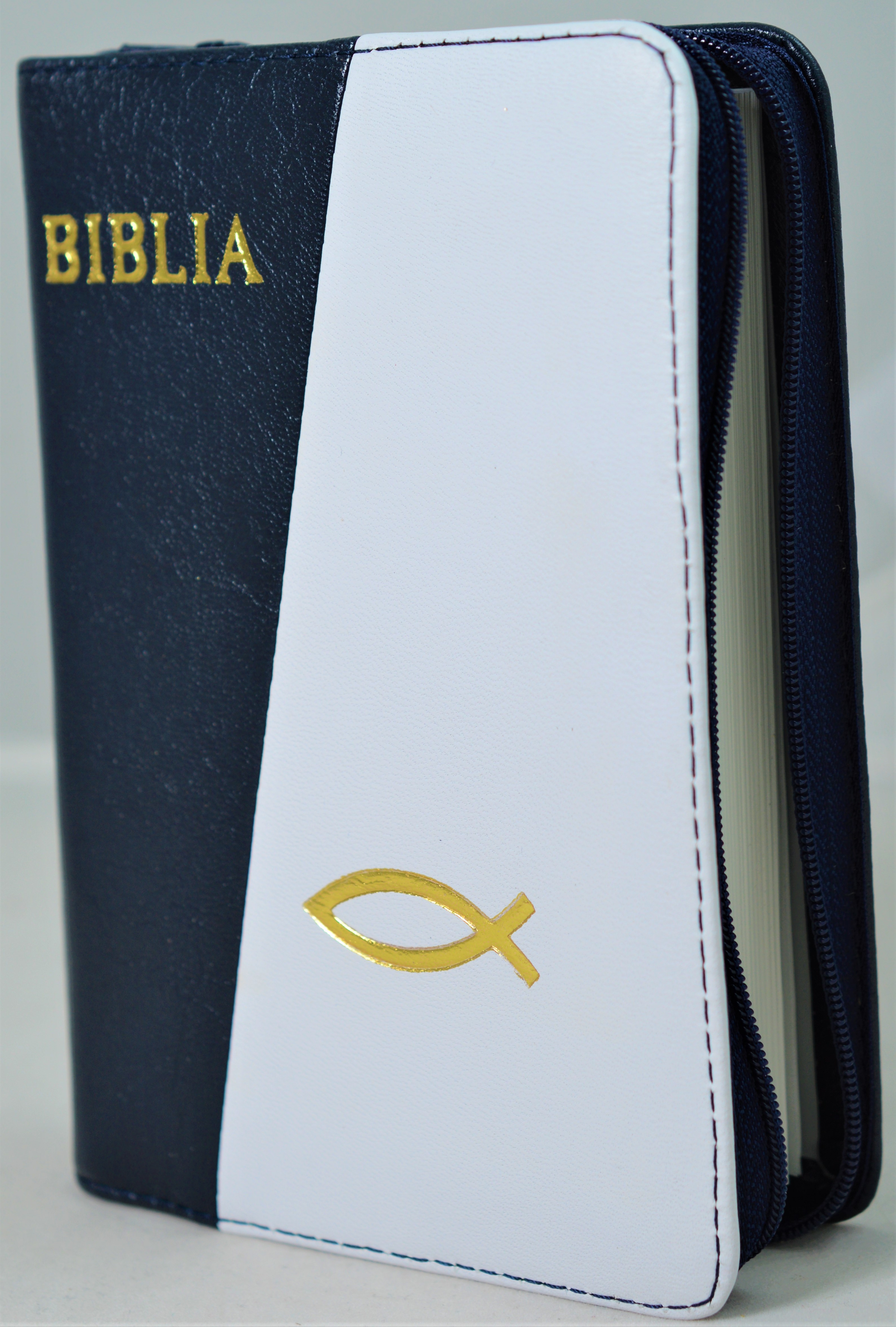 Biblie din piele, mica, culoare bleumarin/alb, fermoar, margini albe, simbolul peste, cuv. lui Isus in rosu [043 PF]