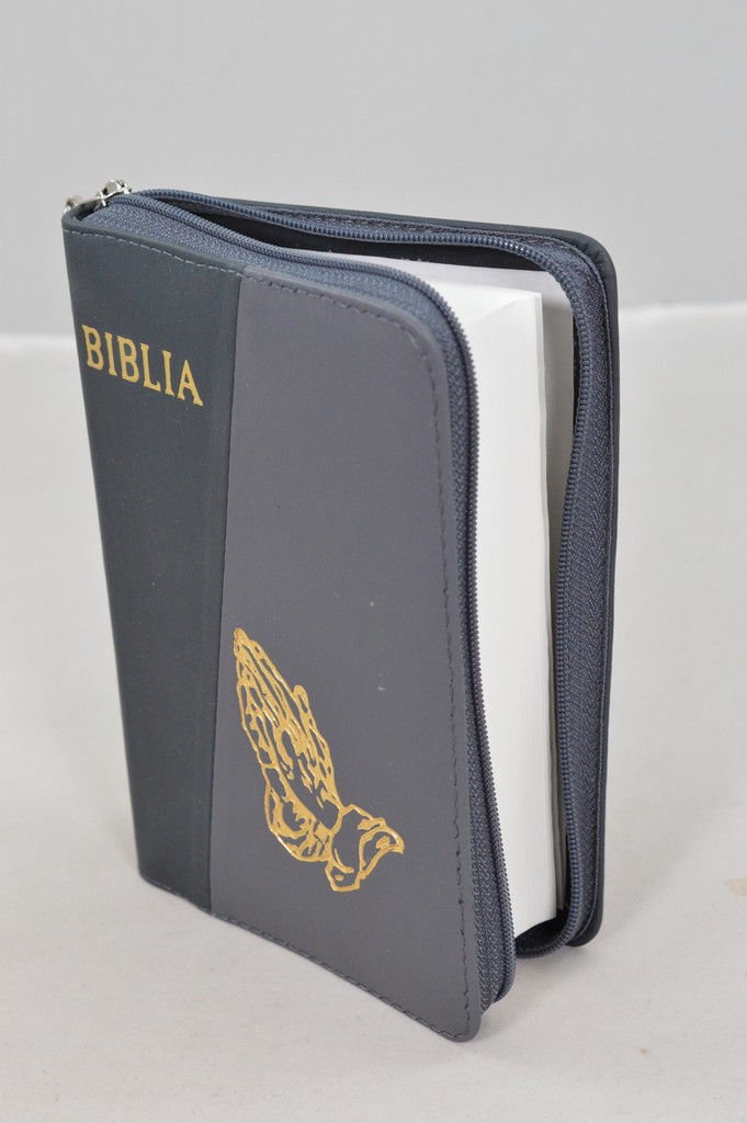 Biblie din piele, mica, nuanta gri inchis/gri inchis , fermoar, margini albe, simbolul maini in ruga, cuv. lui Isus in rosu [043 PF]