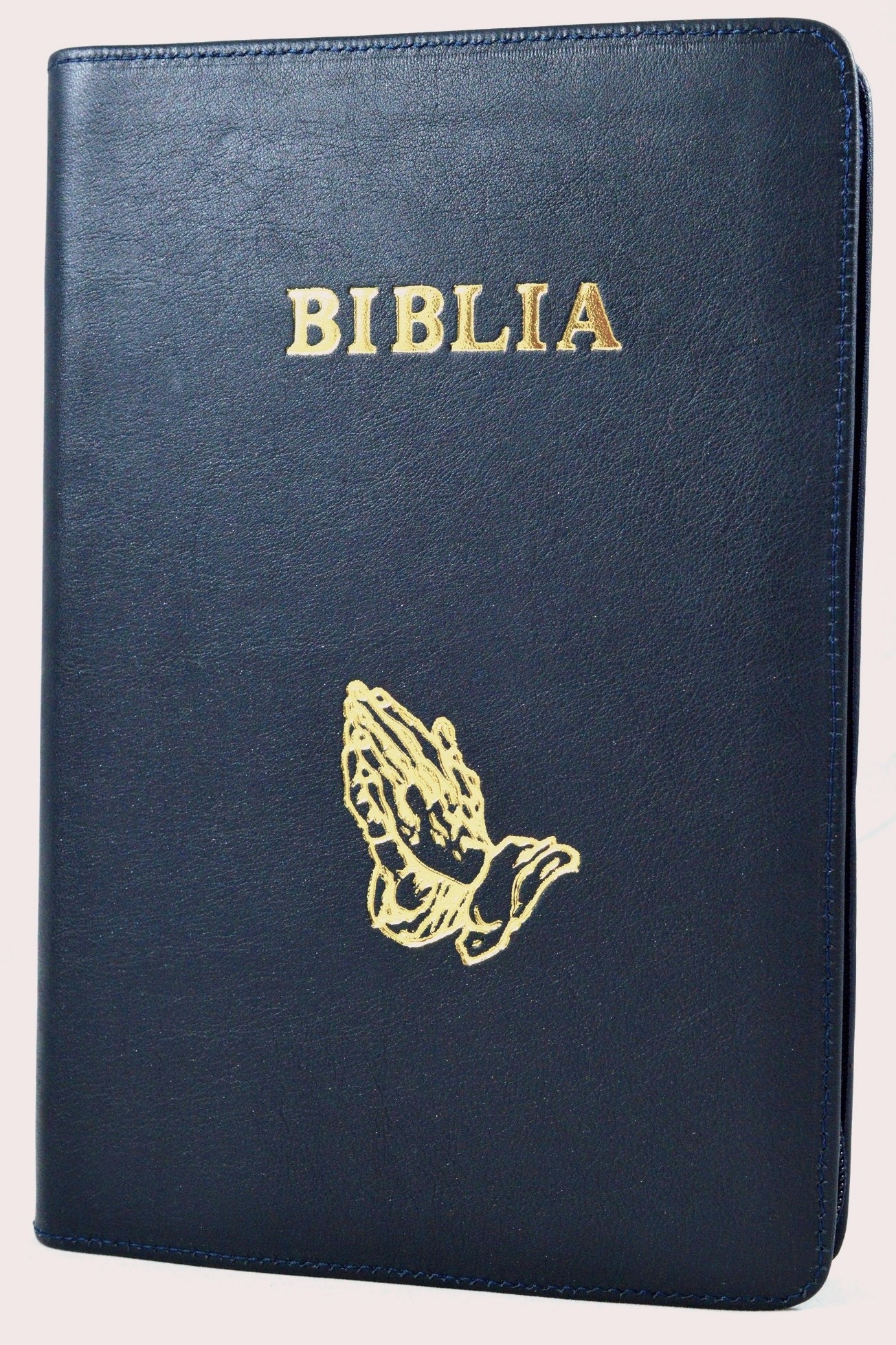 Biblia foarte mare, scris foarte mare, coperta piele, bleumarin, simbol maini in rugaciune, fermoar, margini albe, cuv. lui Isus cu rosu [093 PFR]
