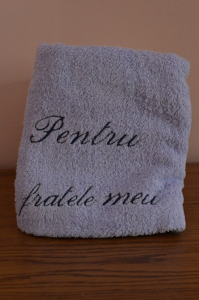 Prosop personalizat- Pentru fratele meu (mov deschis) Prosop personalizat- Pentru fratele meu (mov deschis)