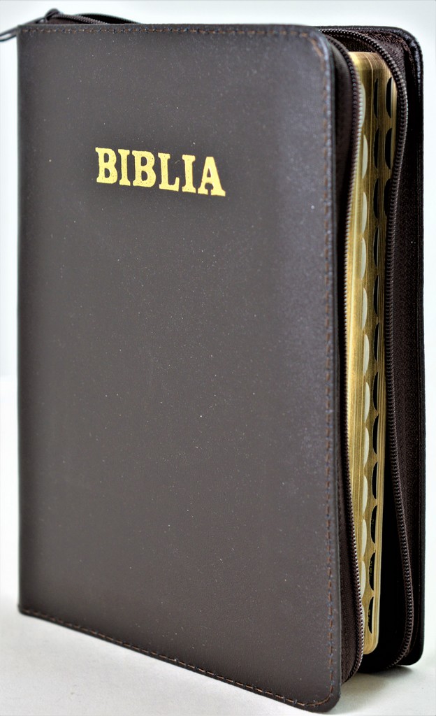 Biblie din piele, marime medie, culoare maro inchis, simpla, fermoar, index, margini aurii, cuv. lui Isus cu rosu [SB 057 PFI]
