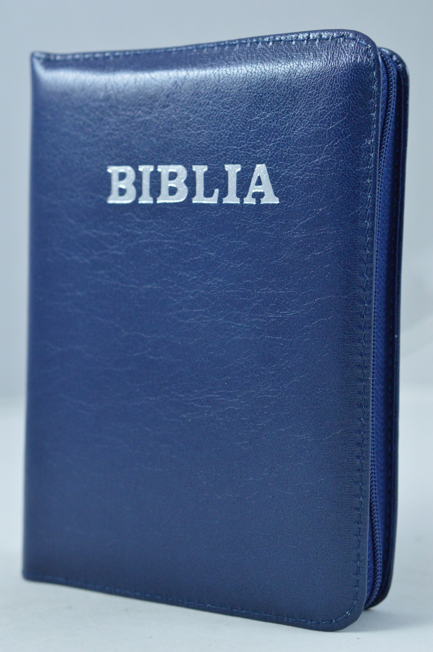 Biblia format mic, din piele, culoare bleumarin, index, fermoar, margini aurii, simbol peste, cuv. lui Isus in rosu [047 PFI]