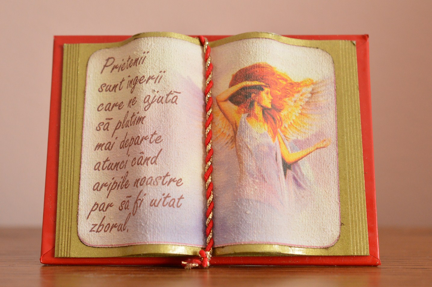 Carte decorativa magnetica - Prietenii sunt ingerii... (7x9,50 cm) Carte decorativa magnetica - Prietenii sunt ingerii... (7x9,50 cm)