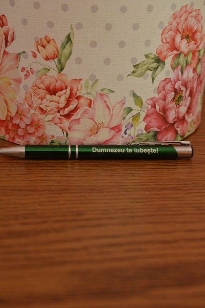 Pix cu mesaj crestin - Dumnezeu te iubeste! (verde ) Pix cu mesaj crestin - Dumnezeu te iubeste! (verde )