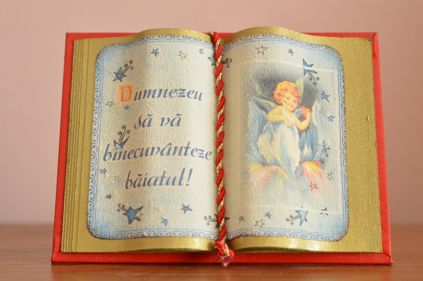 Carte decorativa magnetica - Dumnezeu sa va binecuvanteze baiatul! (7x9,50 cm) Carte decorativa magnetica - Dumnezeu sa va binecuvanteze baiatul! (7x9,50 cm)