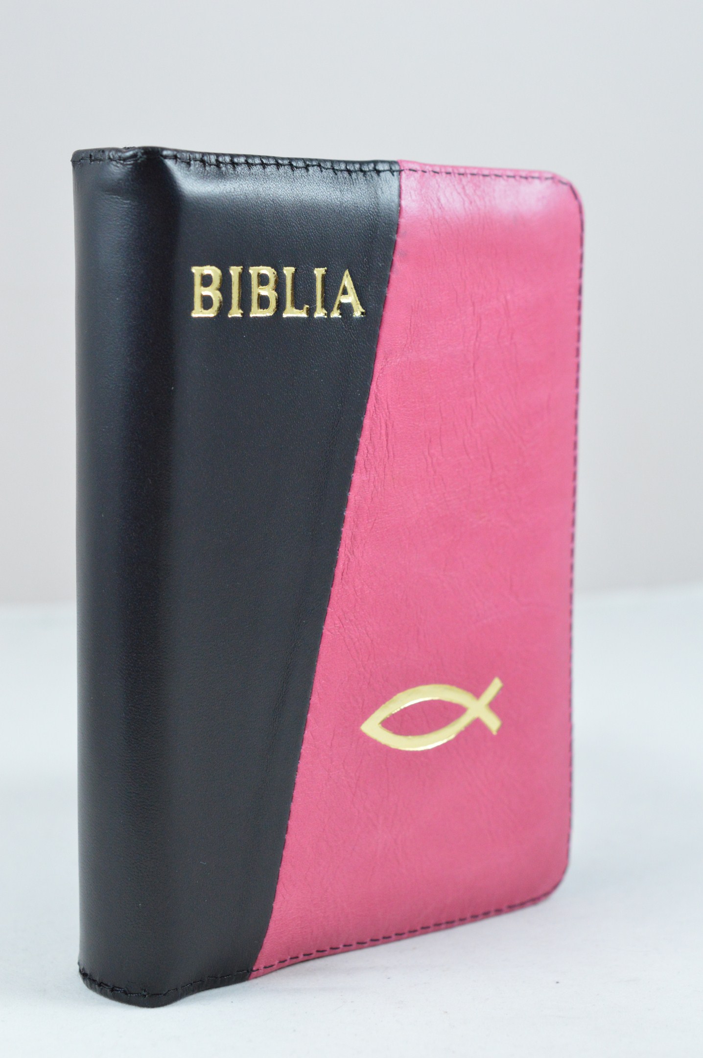 Biblie din piele, dimensiune mica, negru cu roz bombon, fermoar, simbol peste, cuv. lui Isus in rosu [043 A]