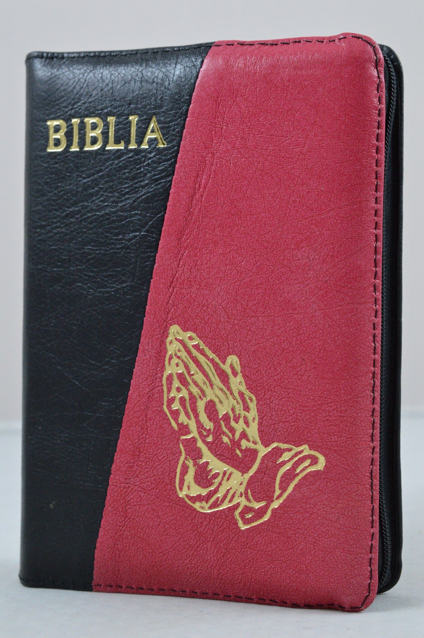 Biblie din piele, dimensiune, negru/rosu, fermoar, simbol maini in ruga, cuv. lui Isus in rosu [043 A]