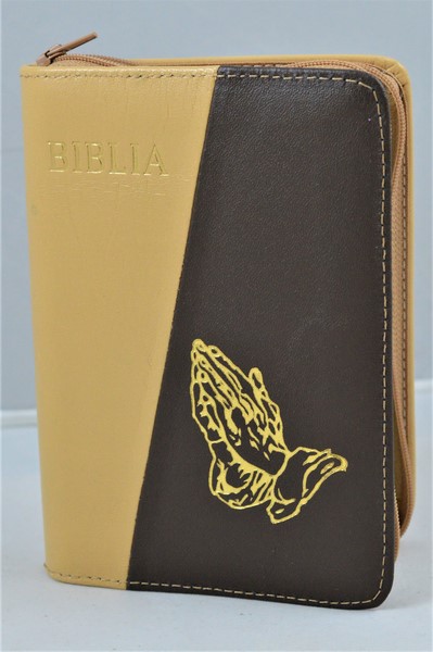 Biblie din piele, mica, crem/maro inchis, fermoar, margini albe, simbolul maini in ruga, cuv. lui Isus in rosu [043 PF]
