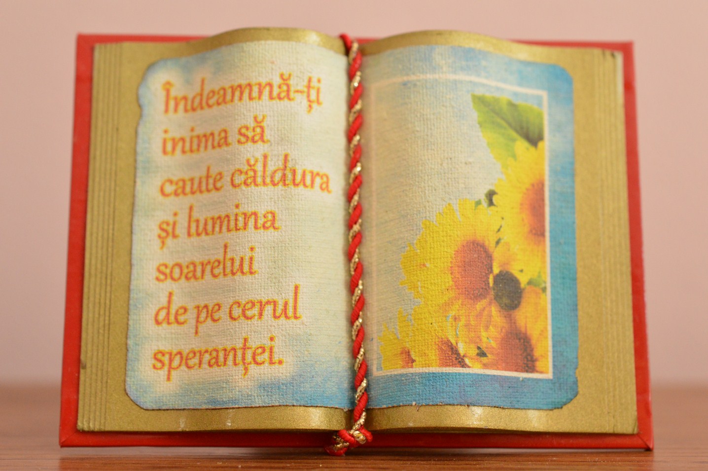 Carte decorativa magnetica - Indeamna- ti inima sa caute caldura... (7x9,50 cm) Carte decorativa magnetica - Indeamna- ti inima sa caute caldura... (7x9,50 cm)