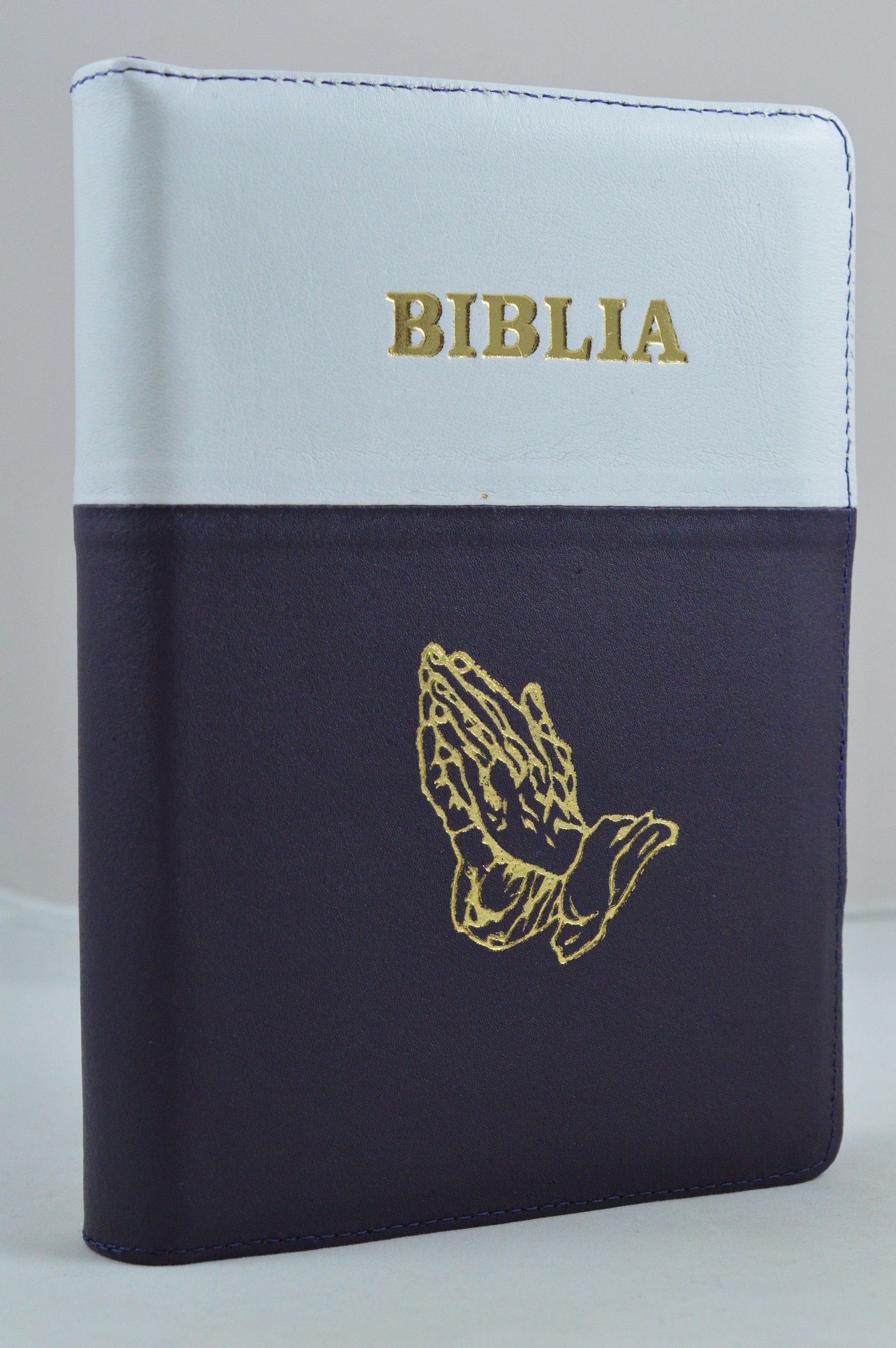 Biblia din piele, medie,mov inchis cu alb si cu maini, fermoar, aurita, cuv. lui Isus cu rosu [052]